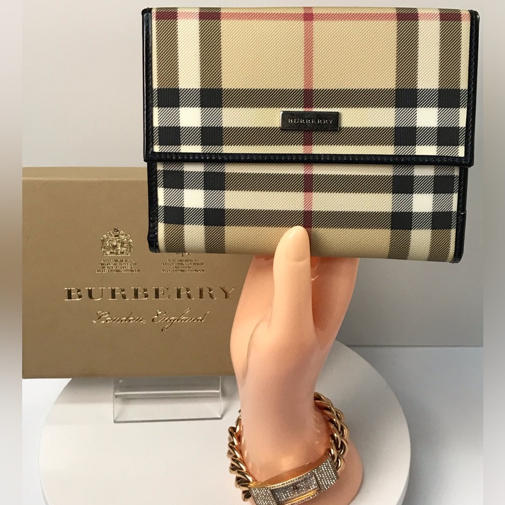 Burberry Signature Nova Check Bifold Wallet 😍 - Picture 8 of 17